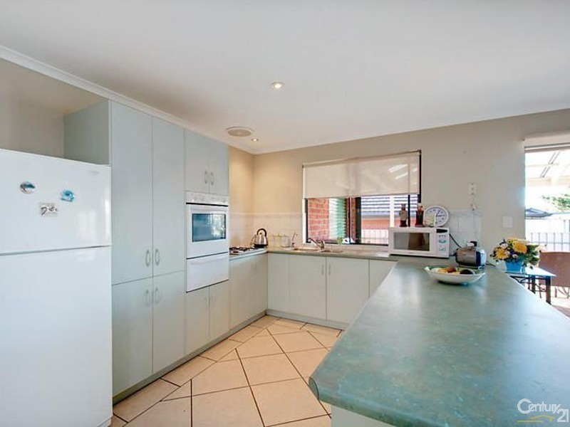 4 Brampton Court, Hallett Cove SA 5158