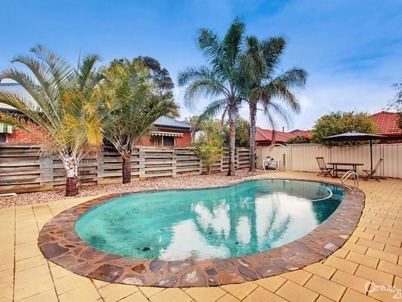 10 Oraston Avenue, Brighton SA 5048