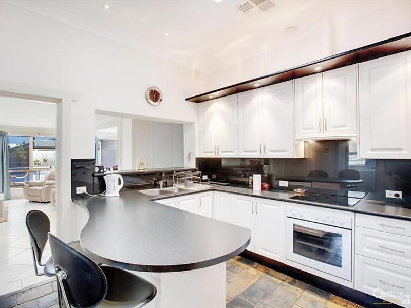 8  Oraston Avenue, Brighton SA 5048