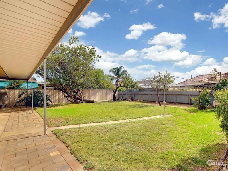 12 Nickels Avenue, Park Holme SA 5043