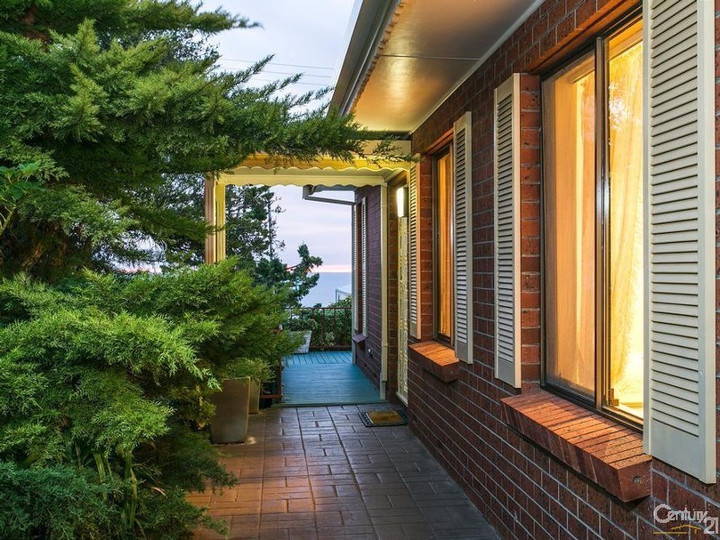 10 Kooraweera Street, Hallett Cove SA 5158