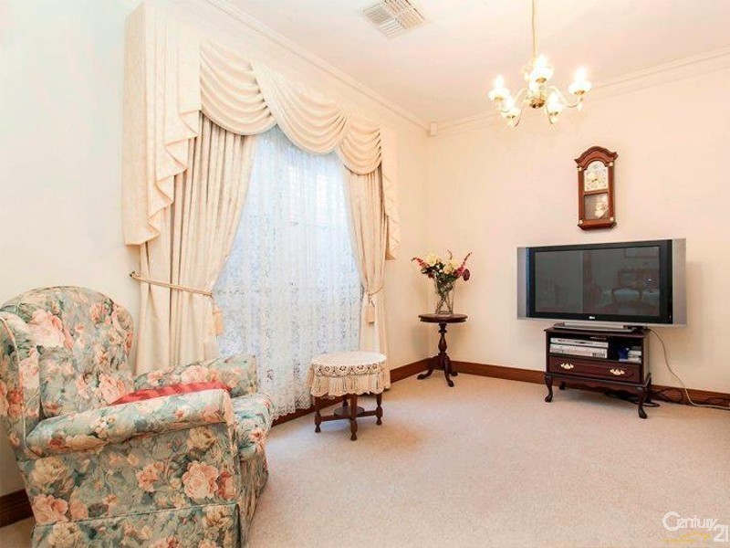 6 Lorraine Lee Court, Grange SA 5022