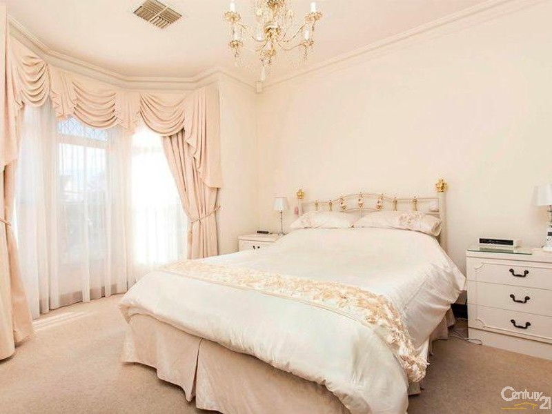 6 Lorraine Lee Court, Grange SA 5022