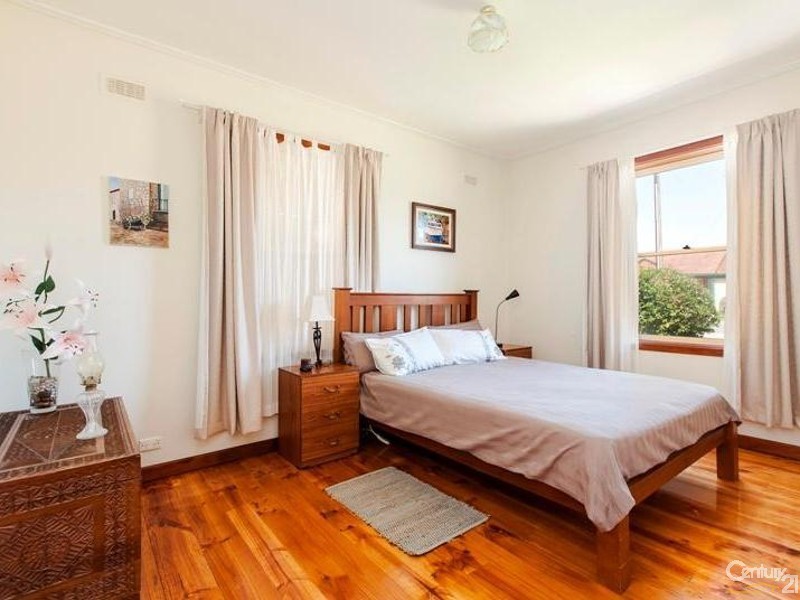 12 Dee Street, Woodville South SA 5011