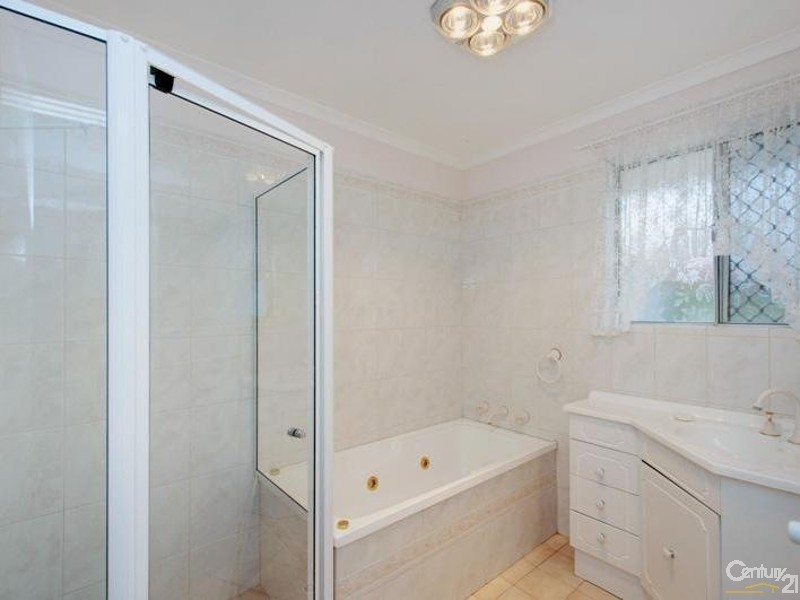 11 Tiranna Way, West Lakes SA 5021