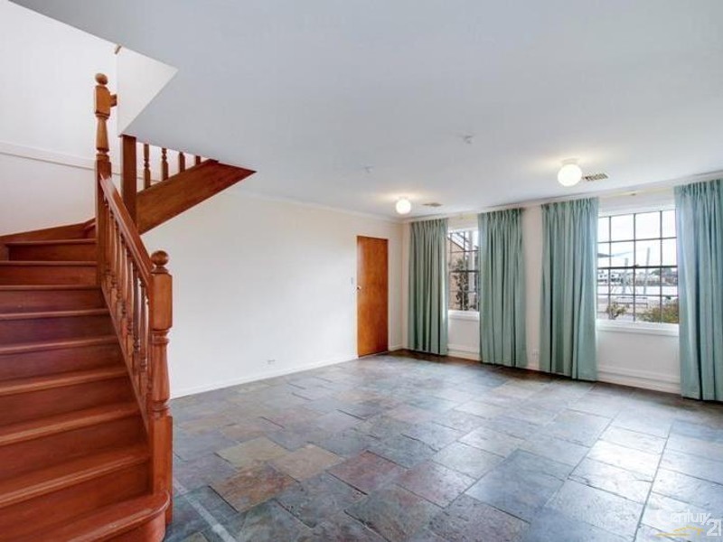 11 Tiranna Way, West Lakes SA 5021