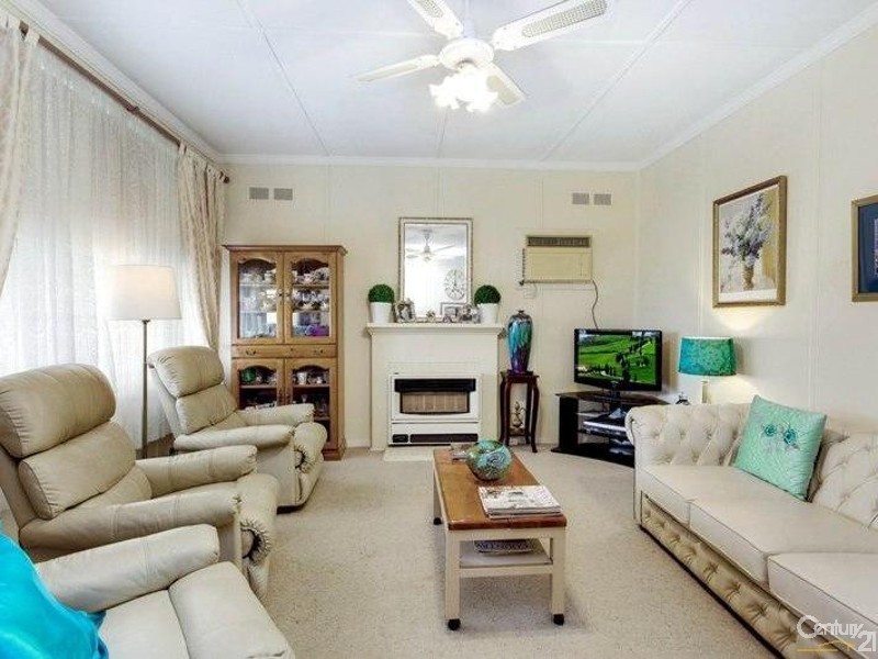 18 Ballater Avenue, Seaton SA 5023