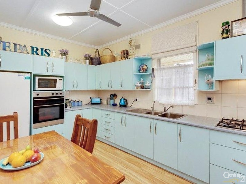 18 Ballater Avenue, Seaton SA 5023