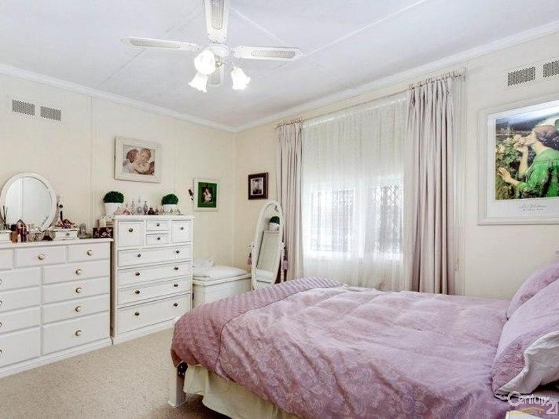 18 Ballater Avenue, Seaton SA 5023