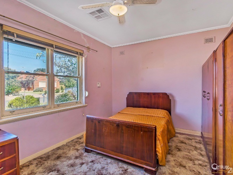 2 Arooma Street, Findon SA 5023