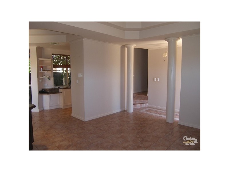 Unit  2-123 Military Road, Tennyson SA 5022