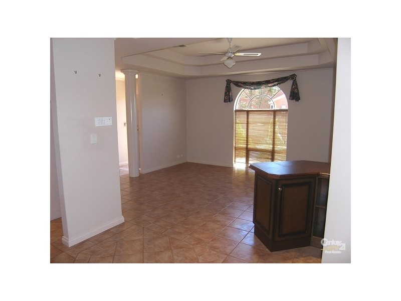 Unit  2-123 Military Road, Tennyson SA 5022