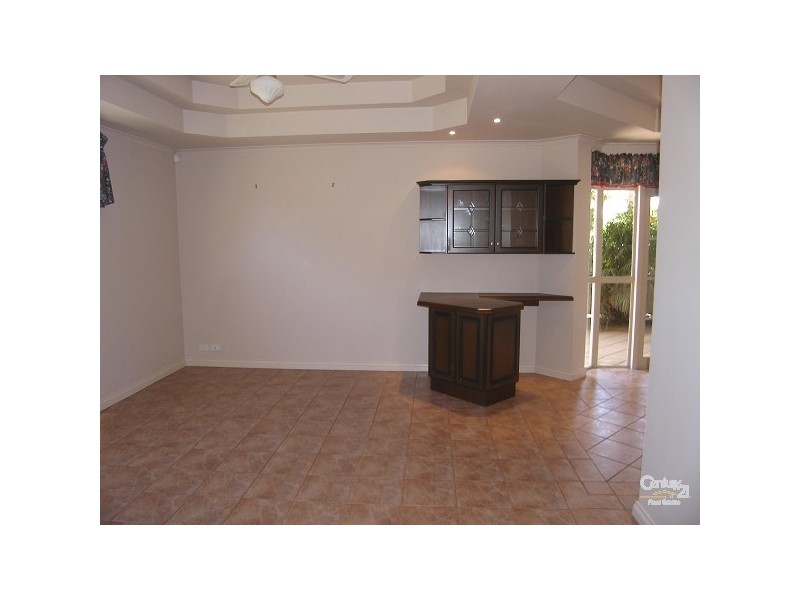 Unit  2-123 Military Road, Tennyson SA 5022