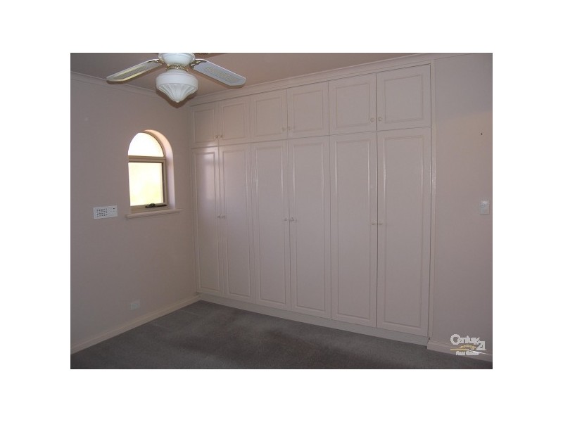 Unit  2-123 Military Road, Tennyson SA 5022