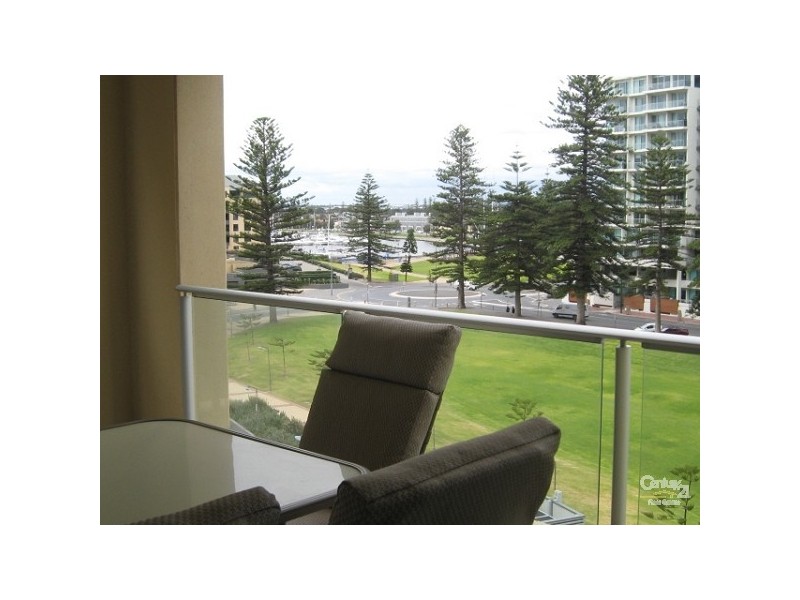 504 / 19 Holdfast Promenade, Glenelg SA 5045