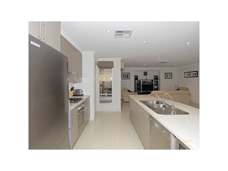 2 Steamranger Drive, Sheidow Park SA 5158