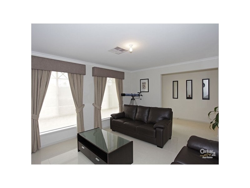 2 Steamranger Drive, Sheidow Park SA 5158