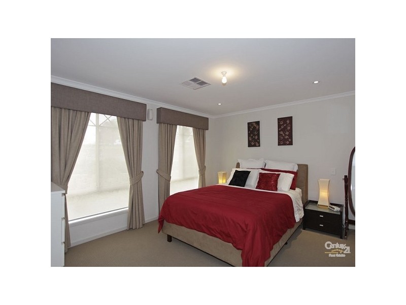 2 Steamranger Drive, Sheidow Park SA 5158