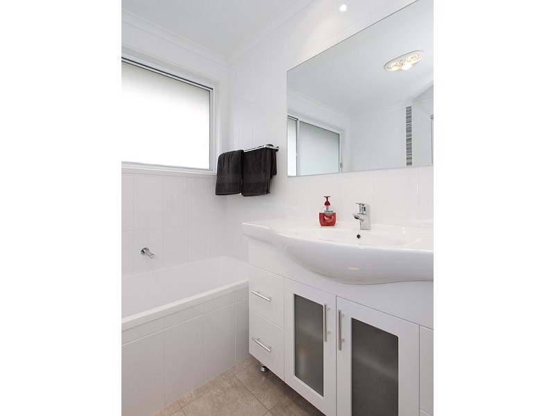 25 Fraser Avenue, Happy Valley SA 5159