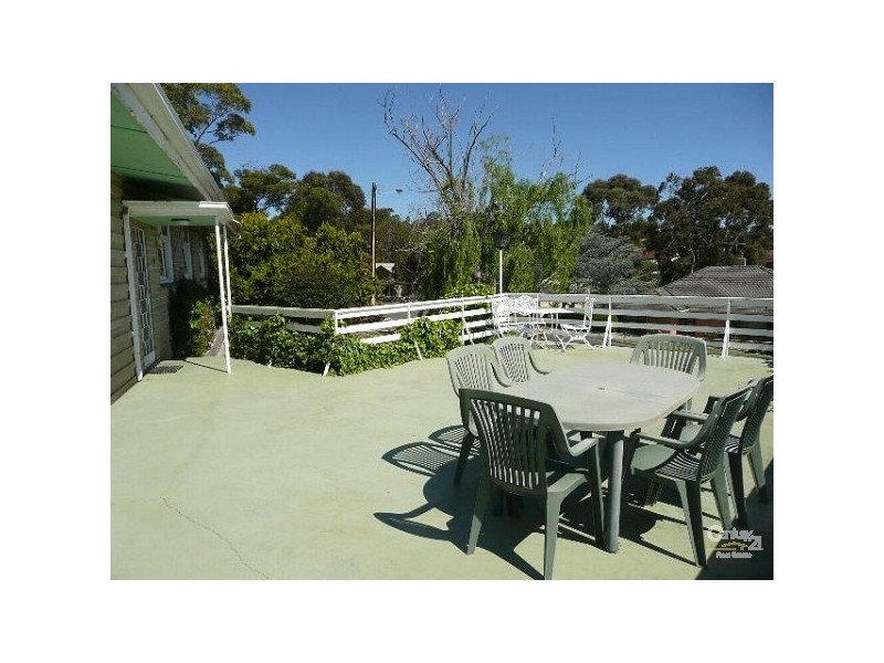 10 Glenwood Drive, Bellevue Heights SA 5050