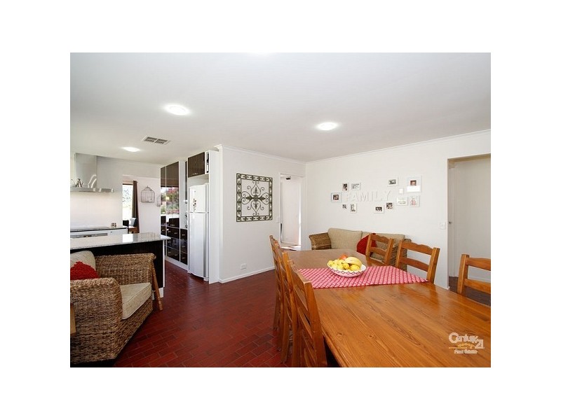 33 Doulton Drive, Trott Park SA 5158