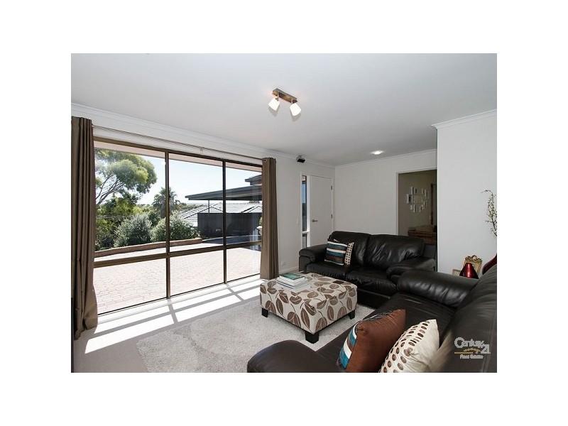 33 Doulton Drive, Trott Park SA 5158