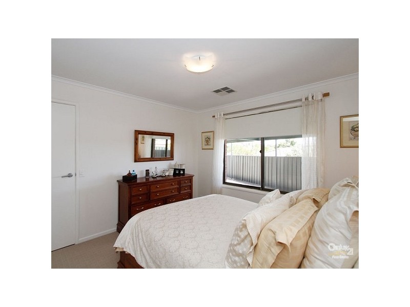 33 Doulton Drive, Trott Park SA 5158