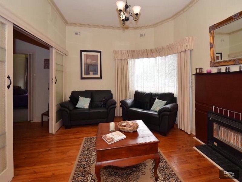 8 McGilp Avenue, Glengowrie SA 5044