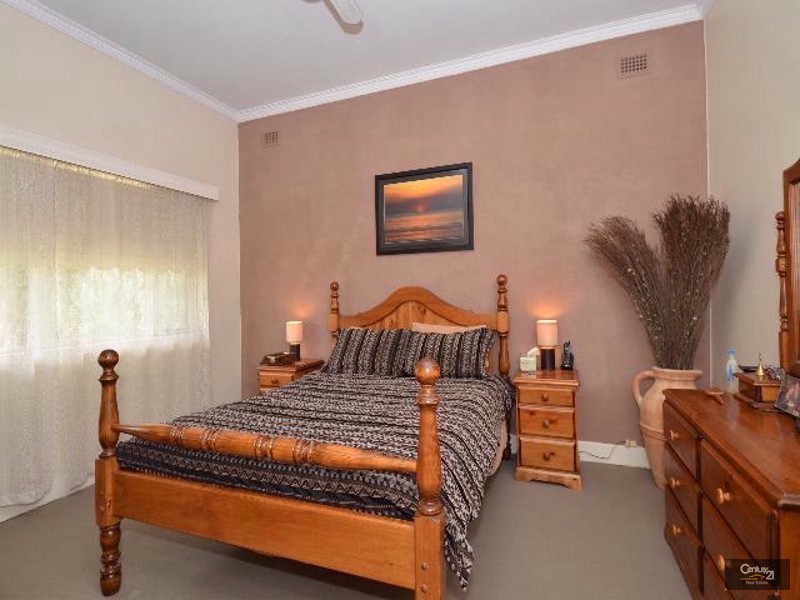 8 McGilp Avenue, Glengowrie SA 5044