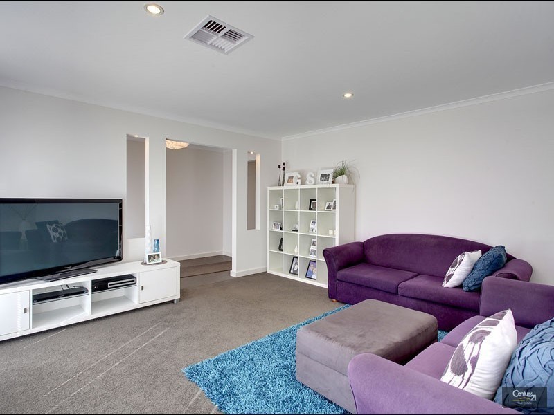 15 Bradbury Court, Hallett Cove SA 5158