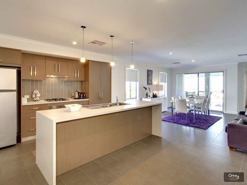 15 Bradbury Court, Hallett Cove SA 5158