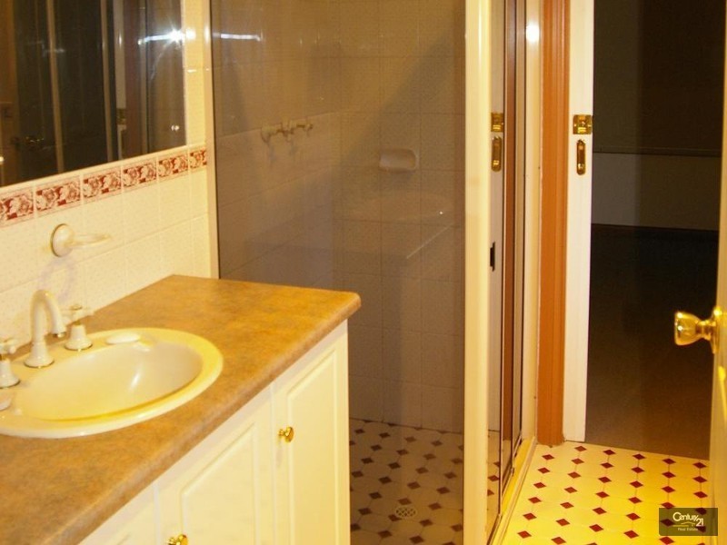 8 Roy Road, Paradise SA 5075