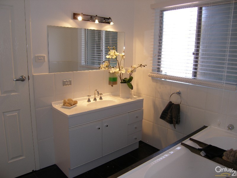 4 Greenfield Road, Seaview Downs SA 5049