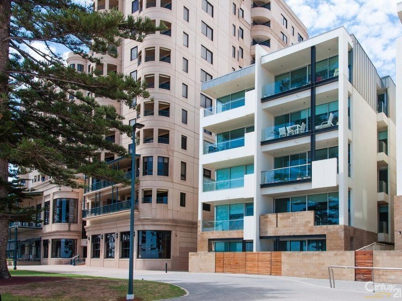 2/2 South Esplanade, Glenelg SA 5045