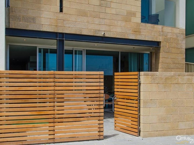 2/2 South Esplanade, Glenelg SA 5045