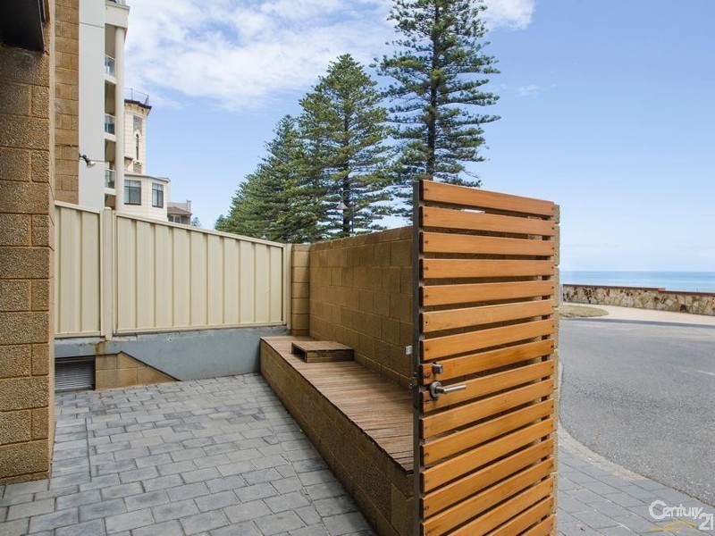 2/2 South Esplanade, Glenelg SA 5045