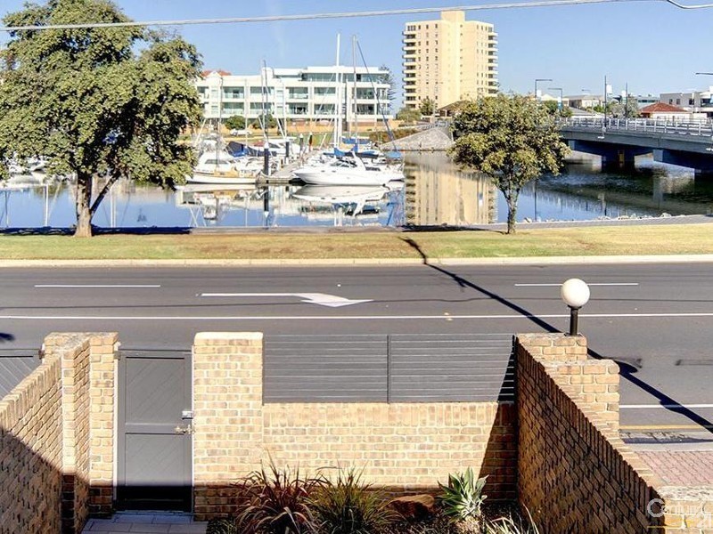 1/18 Adelphi Terrace, Glenelg North SA 5045