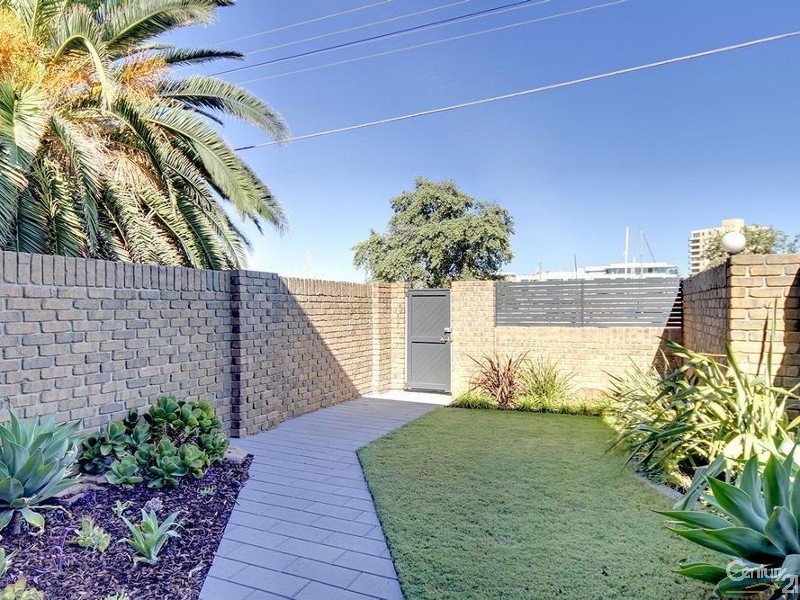 1/18 Adelphi Terrace, Glenelg North SA 5045