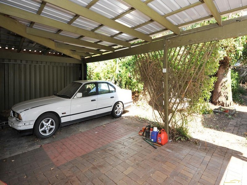 32 Farnham Road, Keswick SA 5035