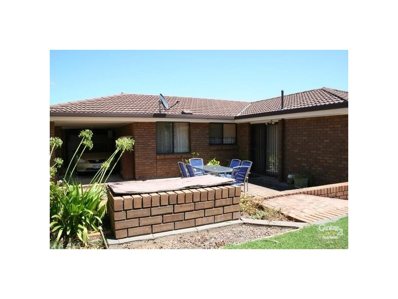1 Glenway Cres, Hallett Cove SA 5158