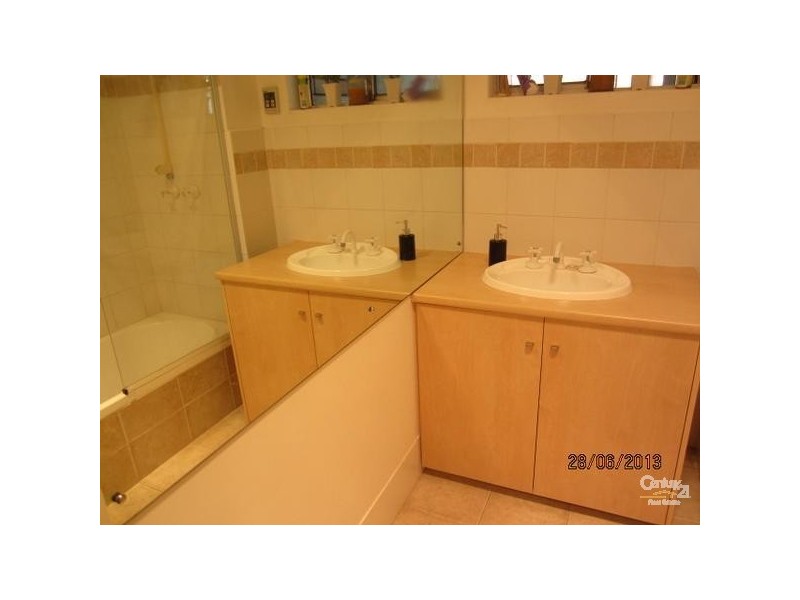 1/16 Golflands Tce, Glenelg North SA 5045