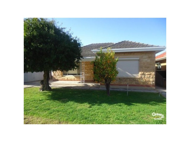 8 Young Street, Findon SA 5023