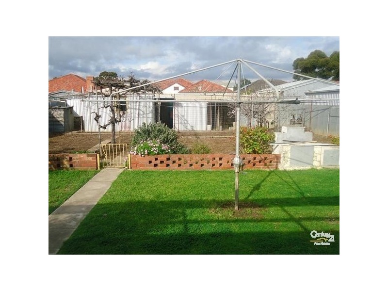 8 Young Street, Findon SA 5023