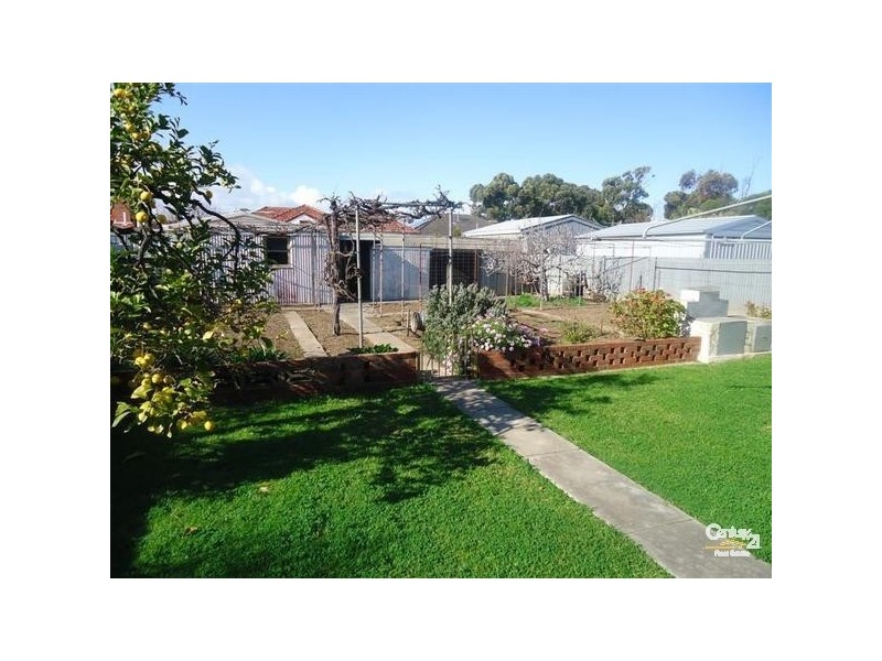 8 Young Street, Findon SA 5023