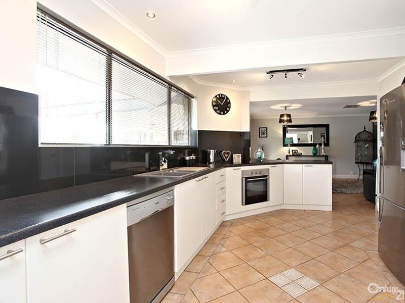 6 Karoola Court, Hallett Cove SA 5158
