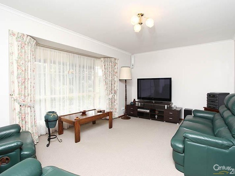 27 Southbound Avenue, Aberfoyle Park SA 5159