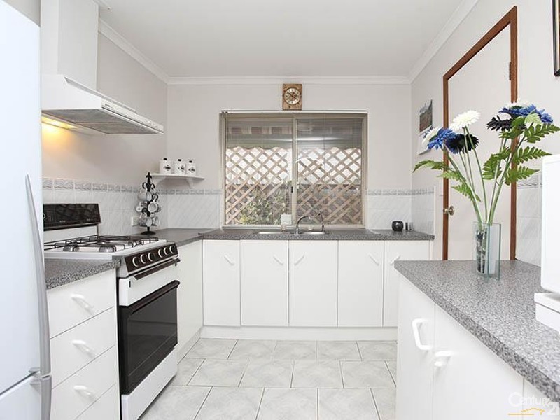 27 Southbound Avenue, Aberfoyle Park SA 5159