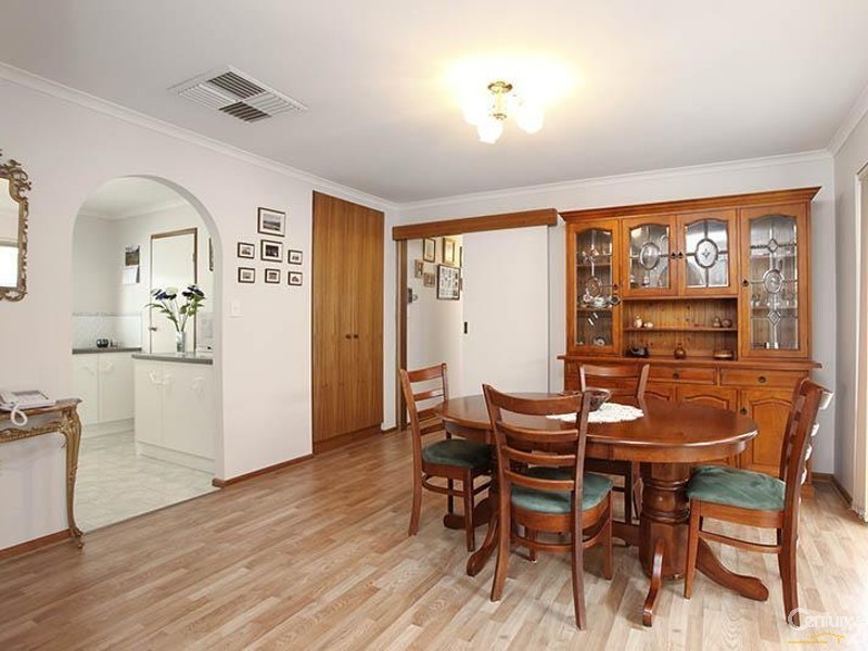 27 Southbound Avenue, Aberfoyle Park SA 5159