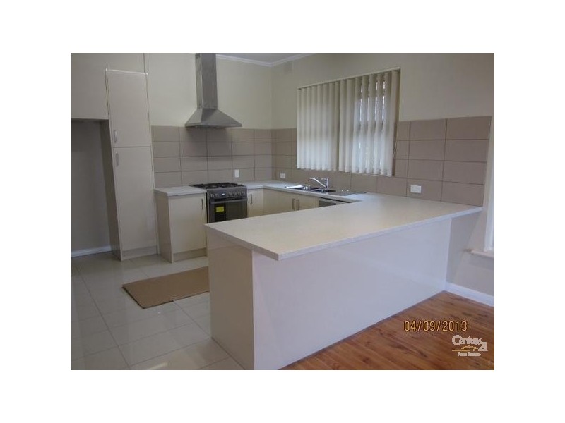 17 Emma St, Marino SA 5049