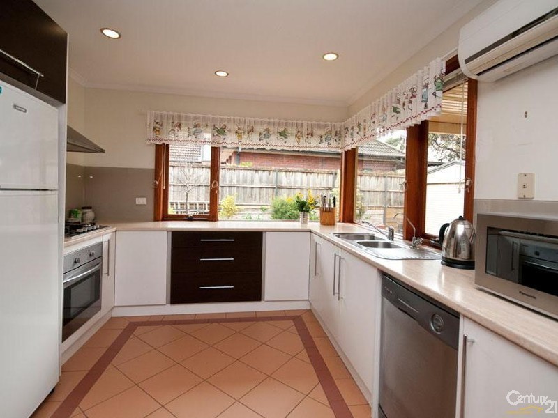 8 Petrel Court, Flagstaff Hill SA 5159